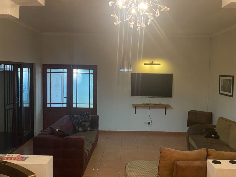 Classic wooden floors and pressed ceiling Rietondale home! - Photo 10