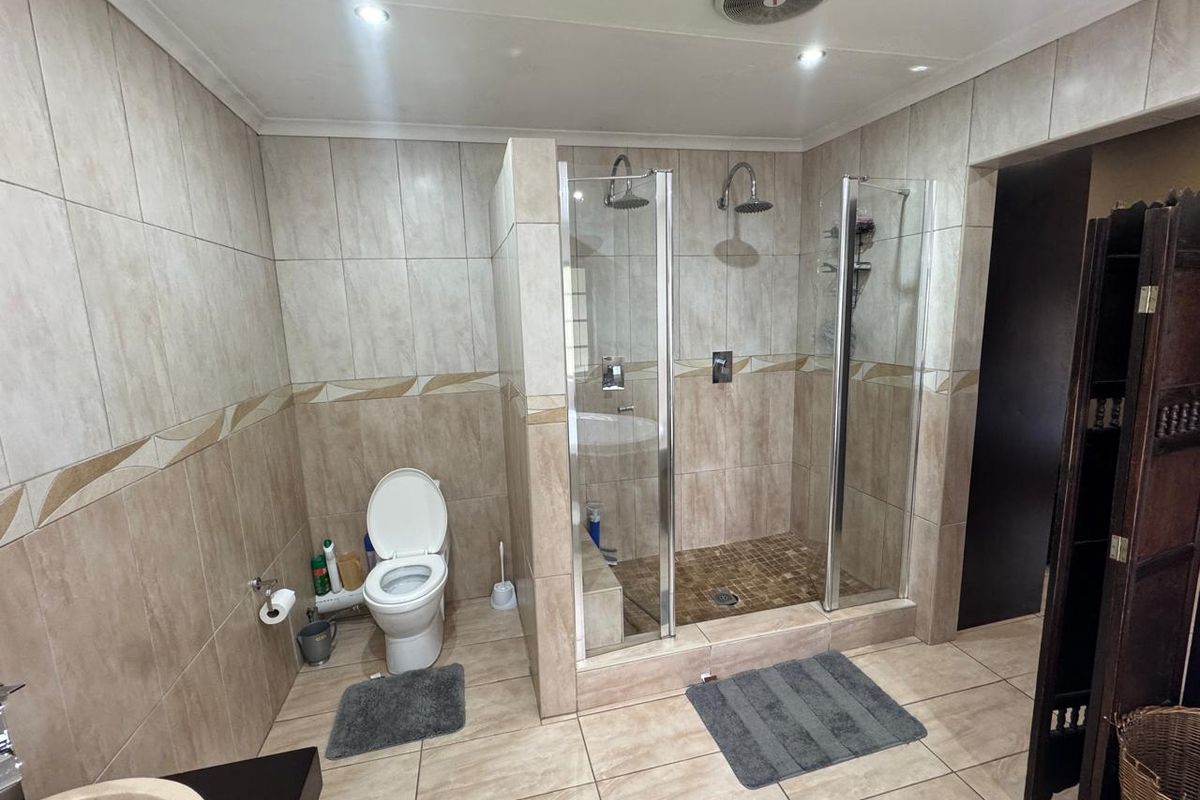 Modern 4 Bedroom Family Home  - Photo 4