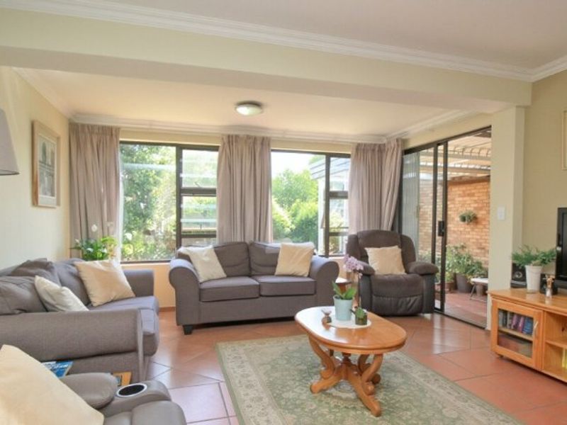 Charming 2-Bedroom Townhouse – Perfect for Comfortable Living! - Photo 3