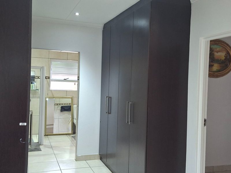 Cozy family townhouse in Abbotsford with security - Photo 7