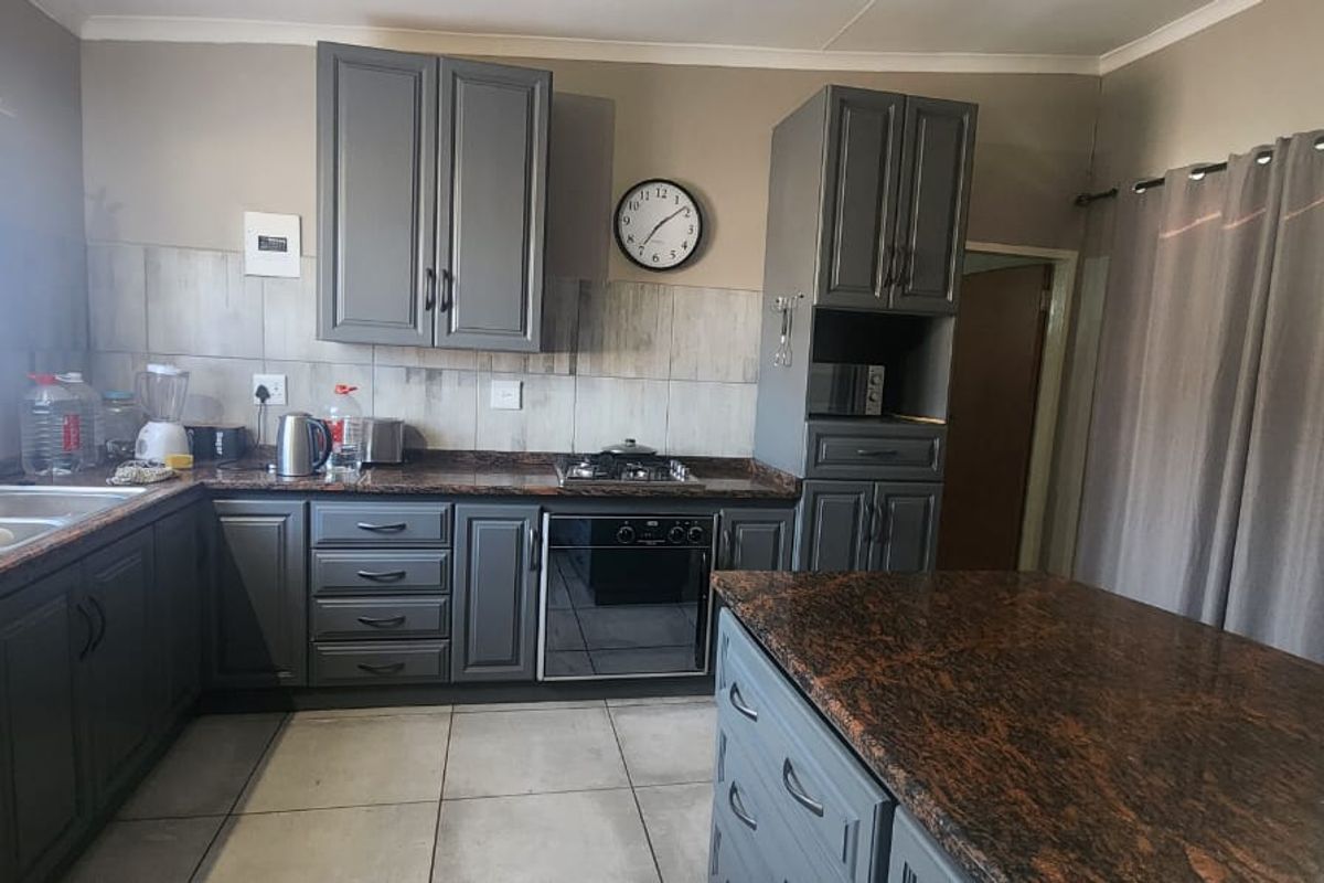 1 Bedroom Semi - Furnished Flat near Buco - Photo 2