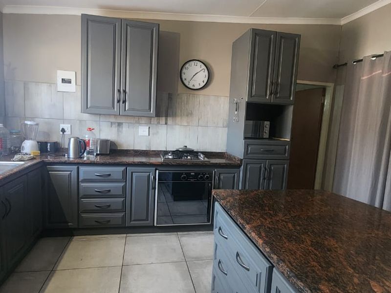 1 Bedroom Semi - Furnished Flat near Buco - Photo 2