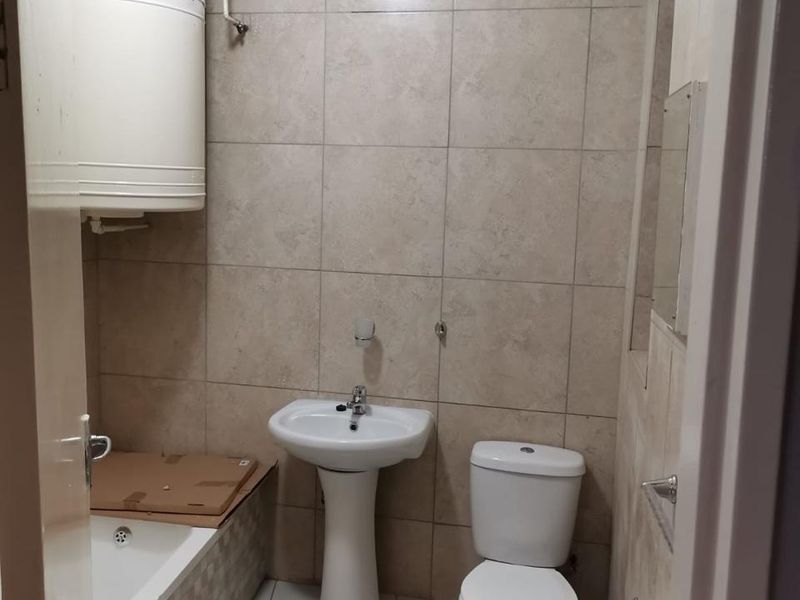 One Female Sharing Room To Let In Durban Central, Durban - Photo 8