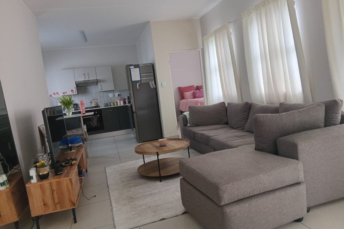 Spacious Ground Floor 2 Bedroom and 2 Bathroom Unit Available For Rental - Photo 4
