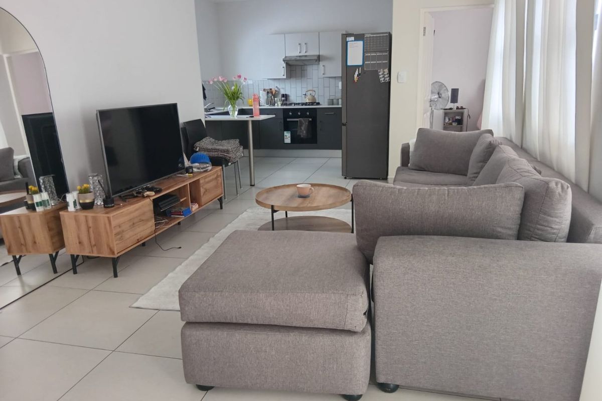 Spacious Ground Floor 2 Bedroom and 2 Bathroom Unit Available For Rental - Photo 5