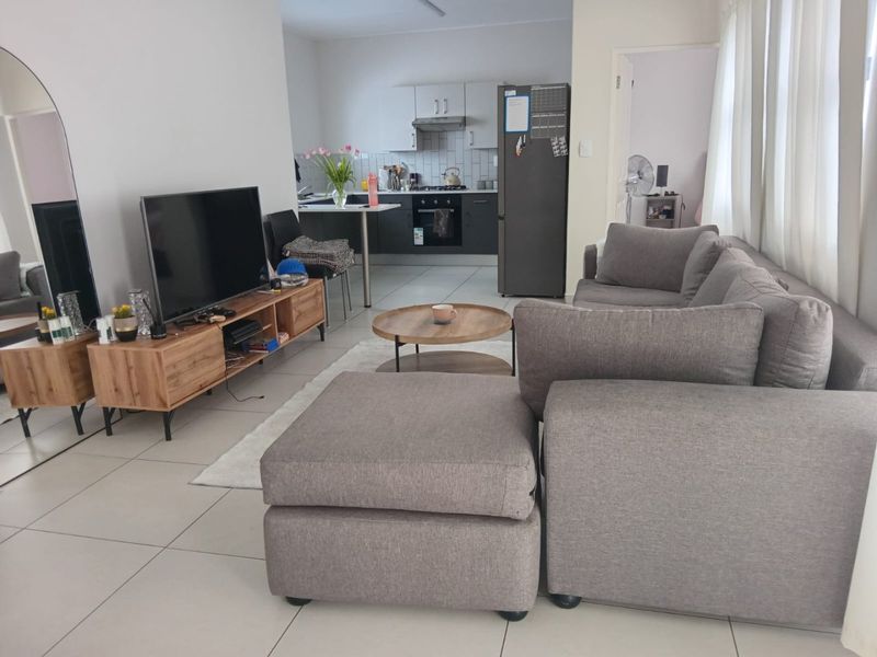 Spacious Ground Floor 2 Bedroom and 2 Bathroom Unit Available For Rental - Photo 5