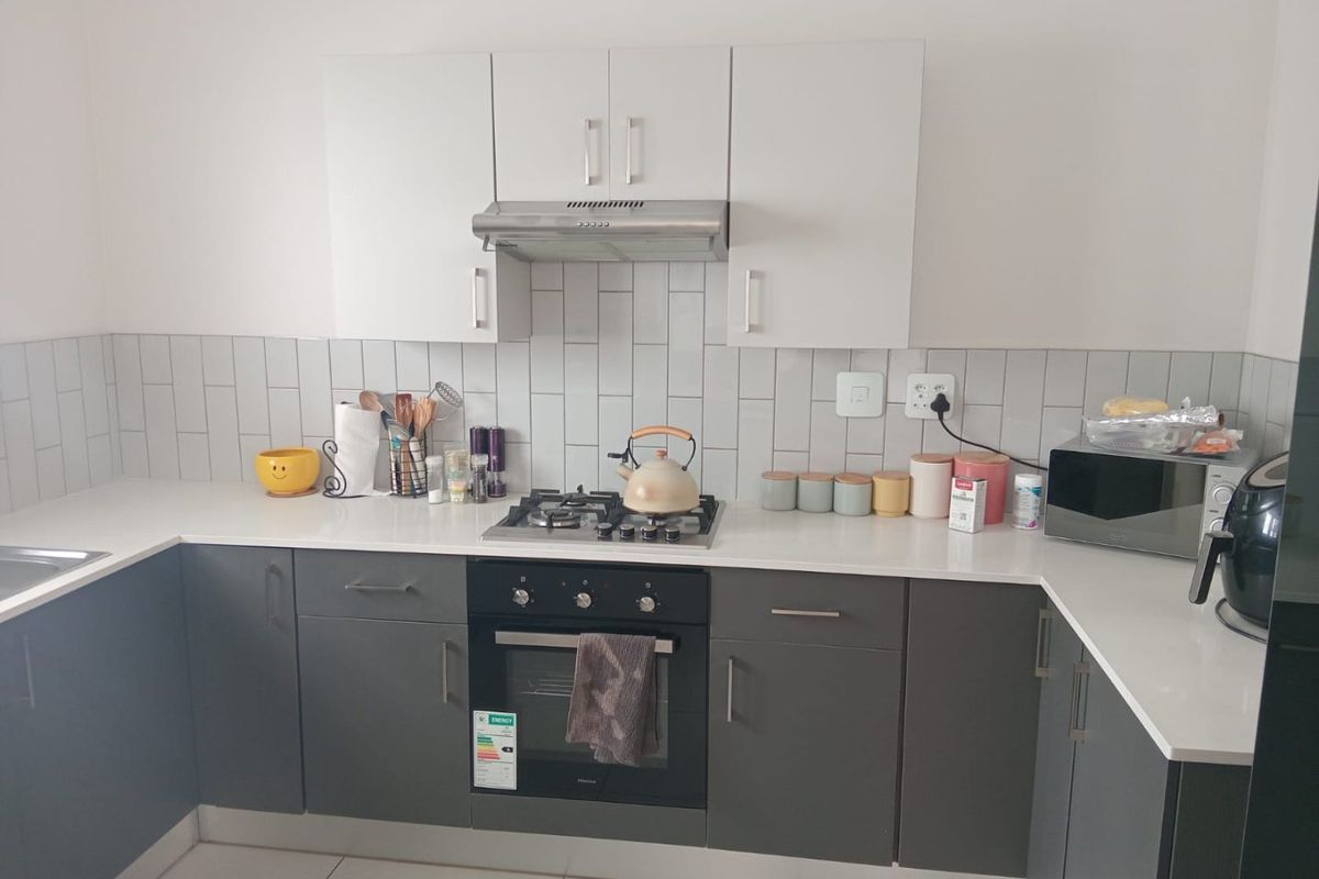 Spacious Ground Floor 2 Bedroom and 2 Bathroom Unit Available For Rental - Photo 2