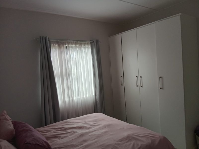 Spacious Ground Floor 2 Bedroom and 2 Bathroom Unit Available For Rental - Photo 9