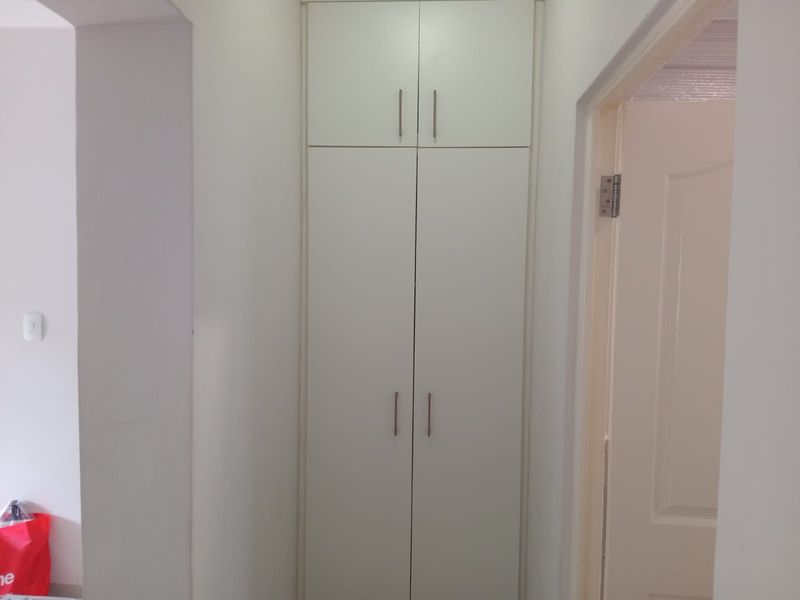 Spacious Ground Floor 2 Bedroom and 2 Bathroom Unit Available For Rental - Photo 6