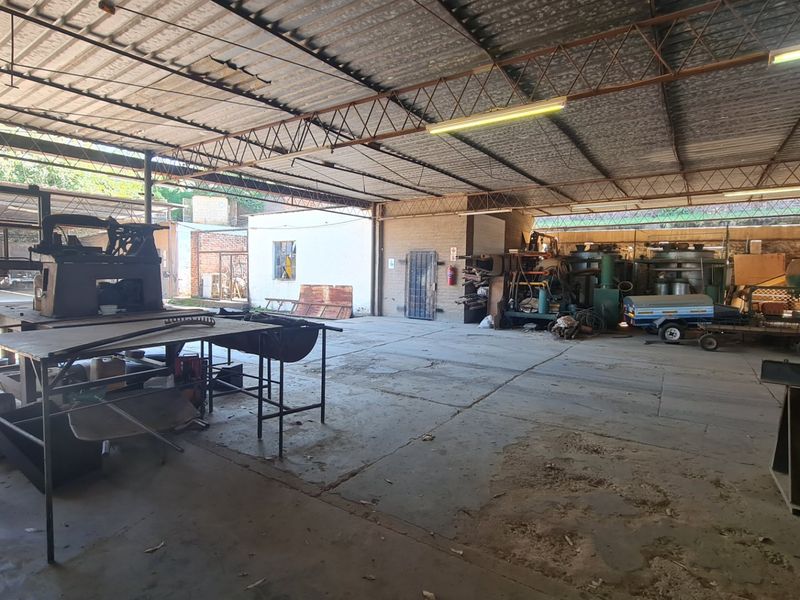 Warehouse, Offices, Factory  - Photo 2
