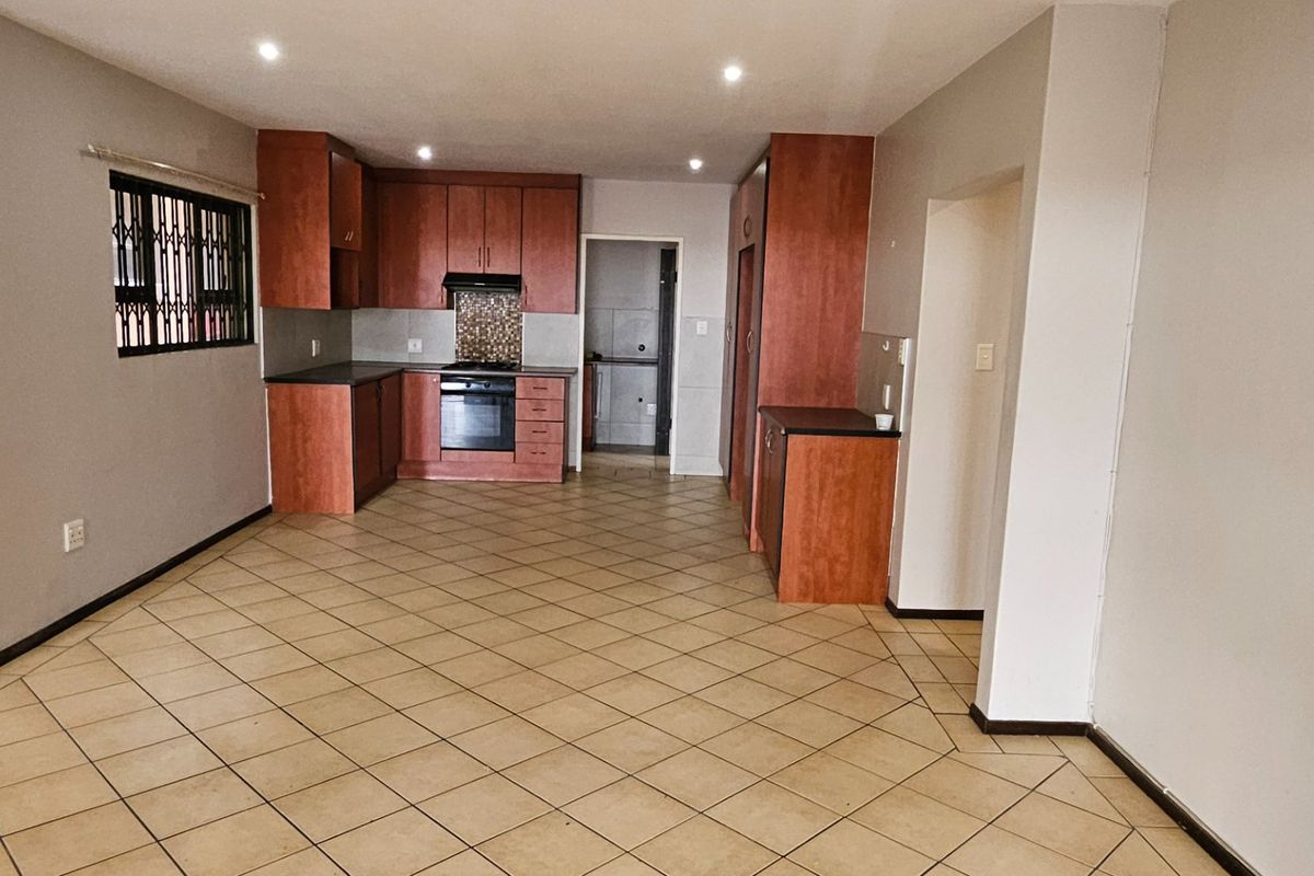 *BARGAIN* 3/4 BEDROOM TOWNHOUSE DEAL OF THE YEAR - Photo 4