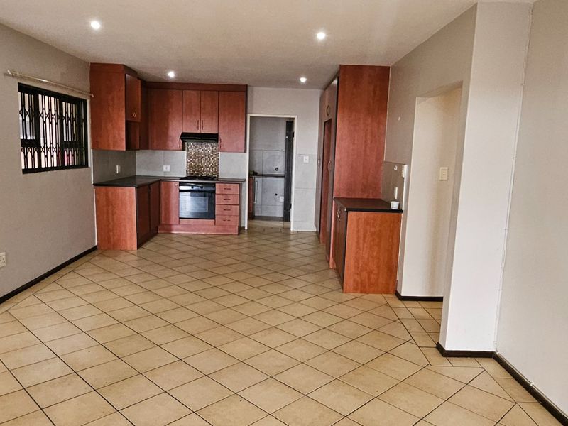 *BARGAIN* 3/4 BEDROOM TOWNHOUSE DEAL OF THE YEAR - Photo 4