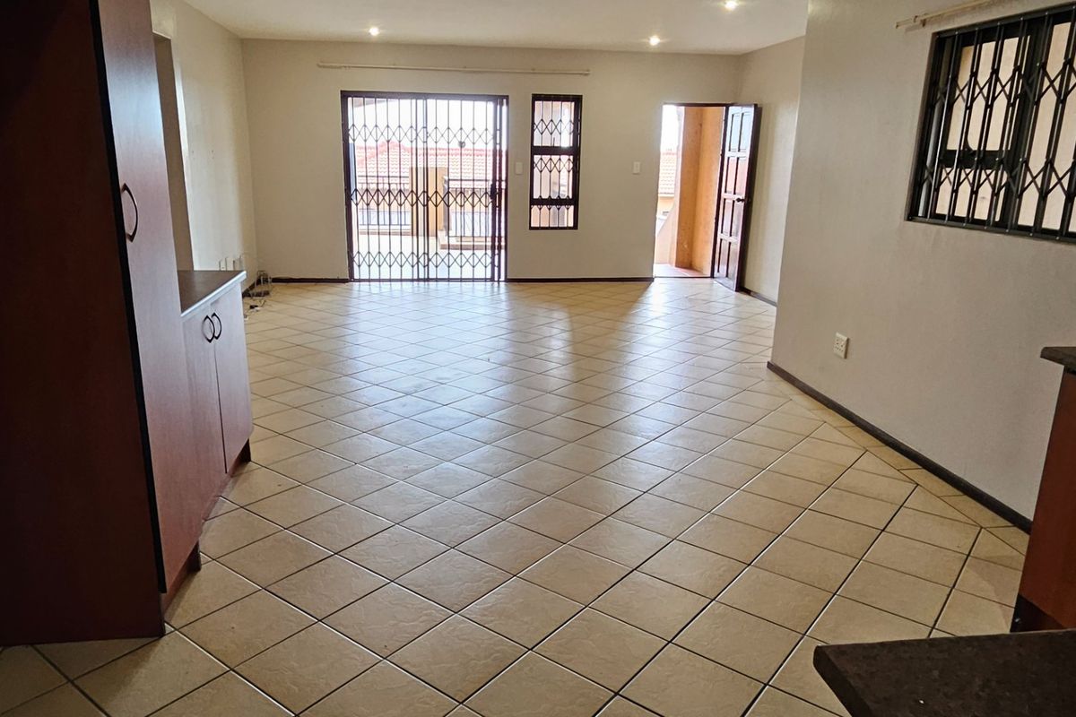 *BARGAIN* 3/4 BEDROOM TOWNHOUSE DEAL OF THE YEAR - Photo 3