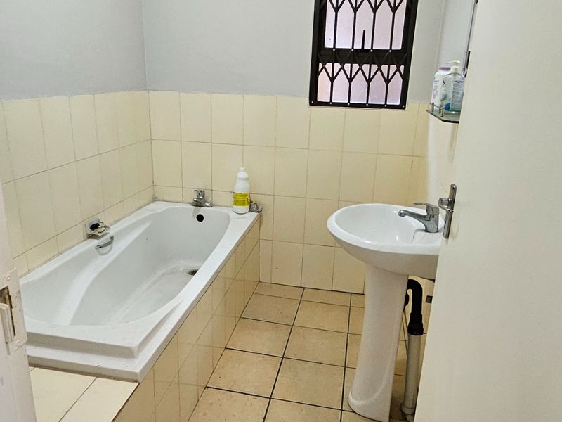 *BARGAIN* 3/4 BEDROOM TOWNHOUSE DEAL OF THE YEAR - Photo 8