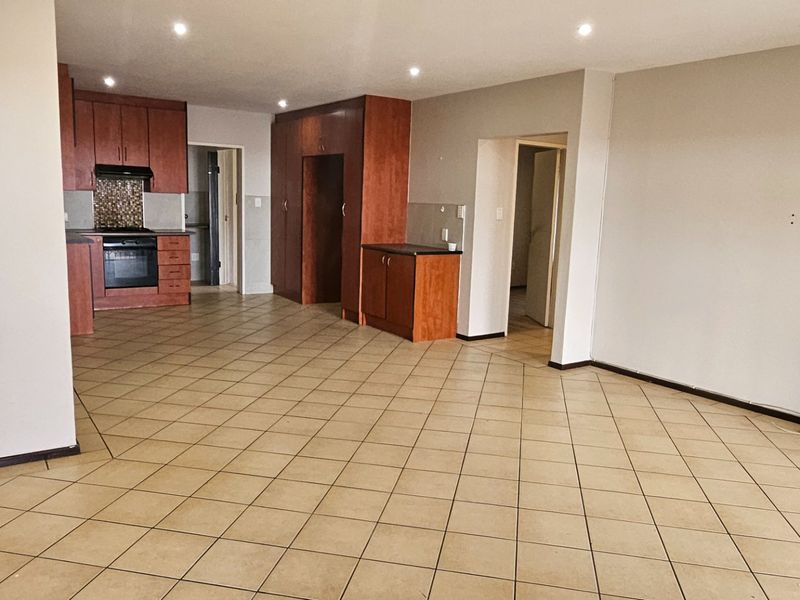 *BARGAIN* 3/4 BEDROOM TOWNHOUSE DEAL OF THE YEAR - Photo 2