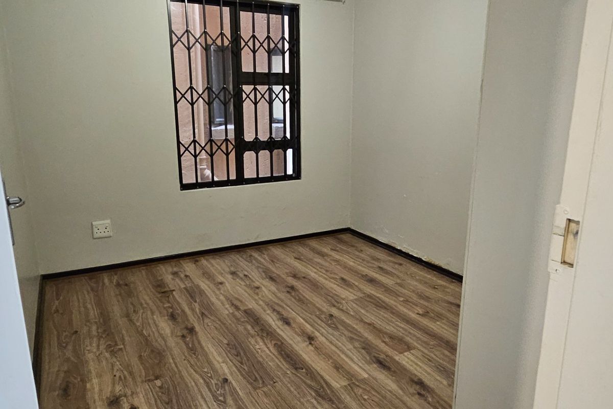 *BARGAIN* 3/4 BEDROOM TOWNHOUSE DEAL OF THE YEAR - Photo 5