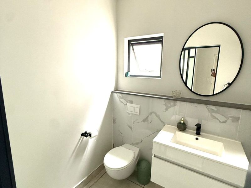 Stylish Polofields Apartment in a vibrant complex - Photo 10