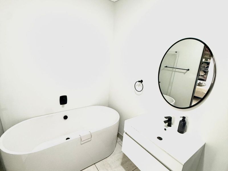 Stylish Polofields Apartment in a vibrant complex - Photo 9