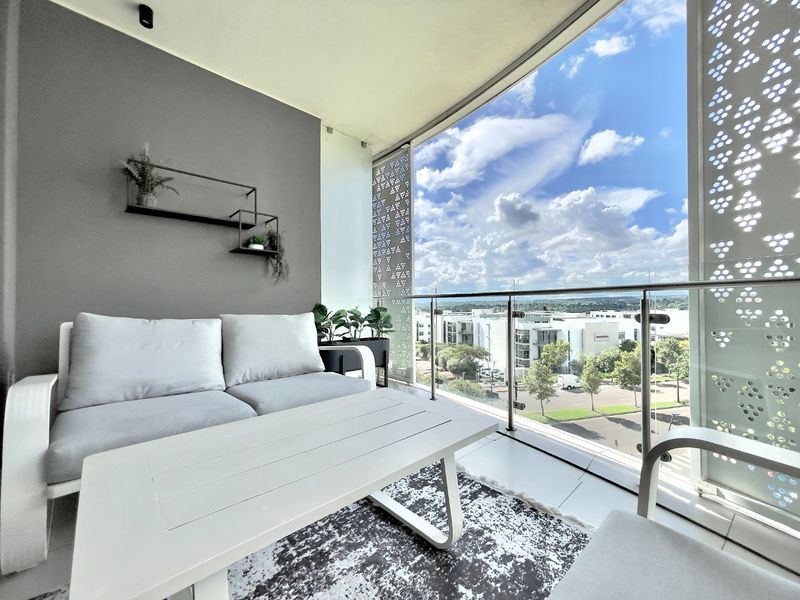 Stylish Waterfall Flat with Fibre and Garden Access - Photo 3