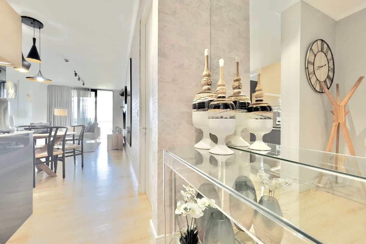 Stylish Waterfall Flat with Fibre and Garden Access - Photo 4
