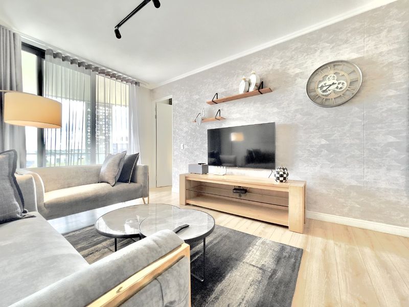 Stylish Waterfall Flat with Fibre and Garden Access - Photo 10