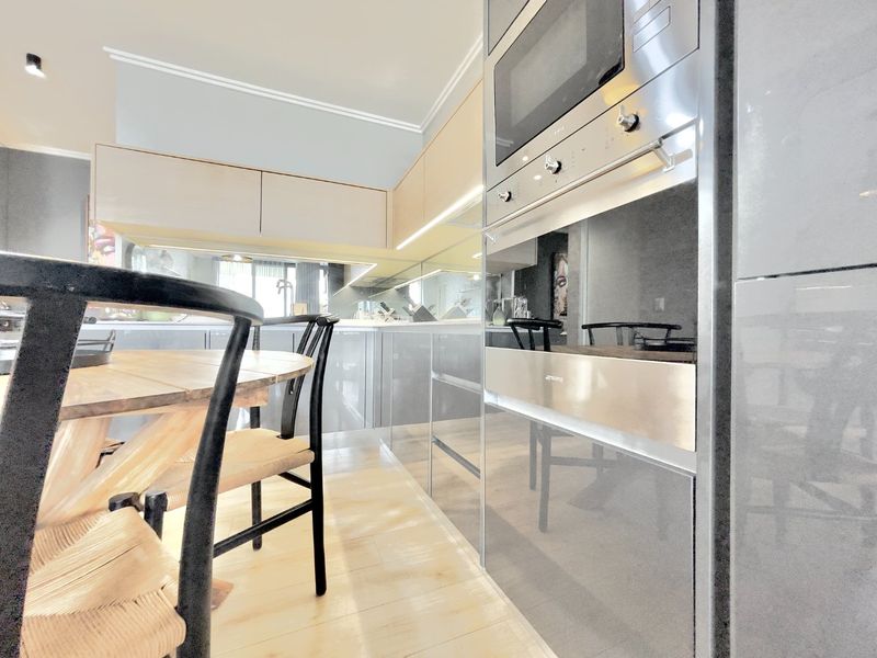 Stylish Waterfall Flat with Fibre and Garden Access - Photo 6