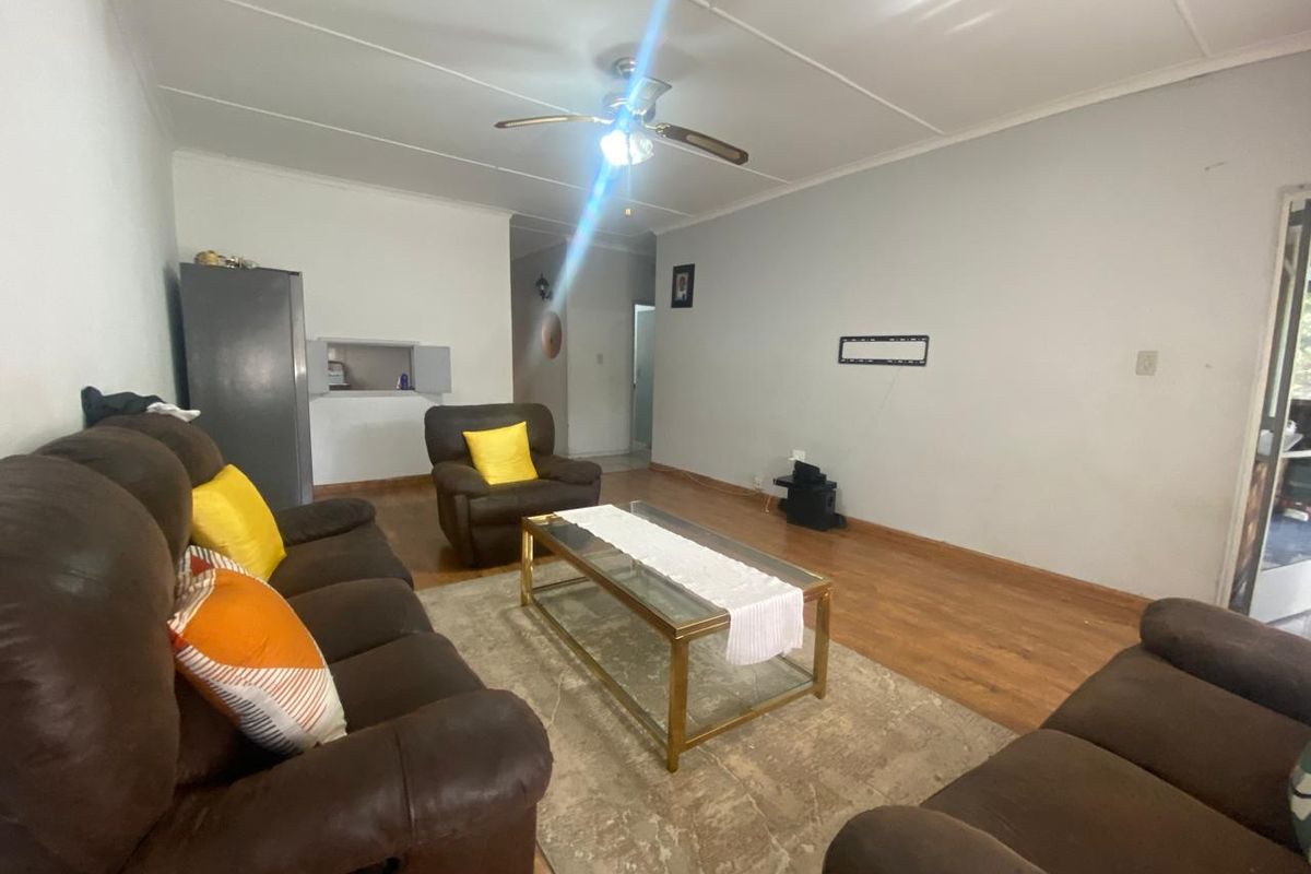 STUNNING 2 BEDROOM APARTMENT IN EXCELINT CONDITION  - Photo 5