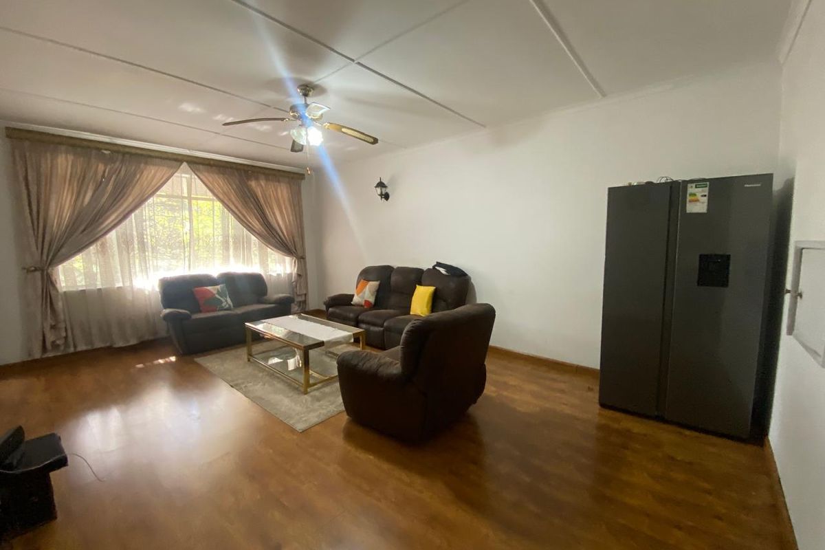 STUNNING 2 BEDROOM APARTMENT IN EXCELINT CONDITION  - Photo 4