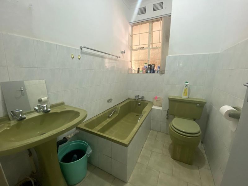 STUNNING 2 BEDROOM APARTMENT IN EXCELINT CONDITION  - Photo 10
