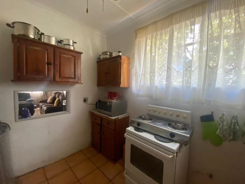 STUNNING 2 BEDROOM APARTMENT IN EXCELINT CONDITION  - Photo 9