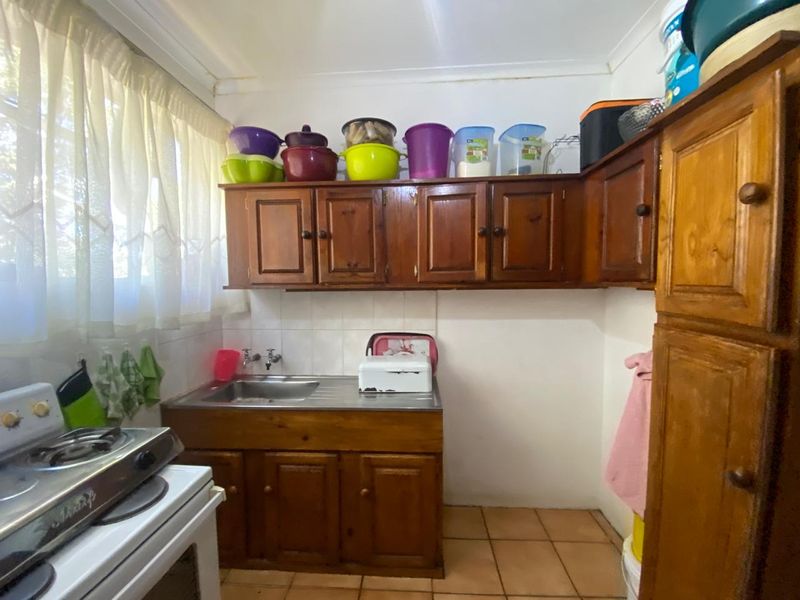 STUNNING 2 BEDROOM APARTMENT IN EXCELINT CONDITION  - Photo 8