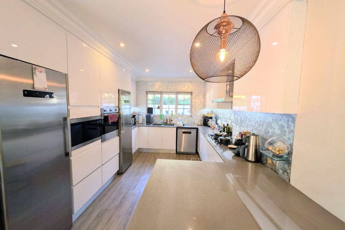 Corporate Tenant required for this luxurious, renovated 3 bed townhouse in Mount Edgecombe Estate - Furnished - Occupation from the 1st of July - Photo 4