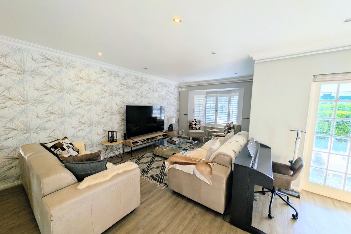 Corporate Tenant required for this luxurious, renovated 3 bed townhouse in Mount Edgecombe Estate - Furnished - Occupation from the 1st of July - Photo 5