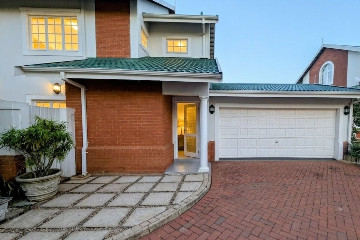 Corporate Tenant required for this luxurious, renovated 3 bed townhouse in Mount Edgecombe Estate - Furnished - Occupation from the 1st of July - Photo 2