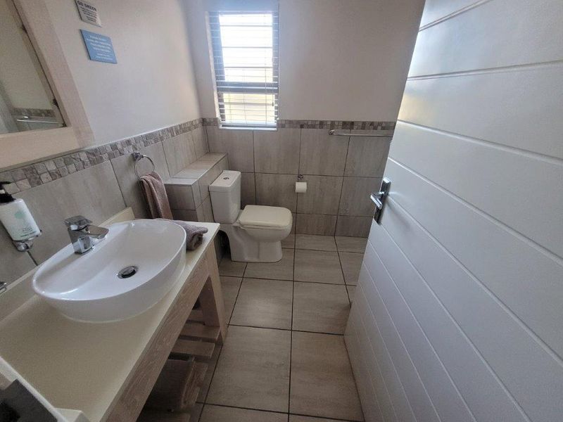Modern Fully Furnished 2 Bedroom Unit - Photo 7