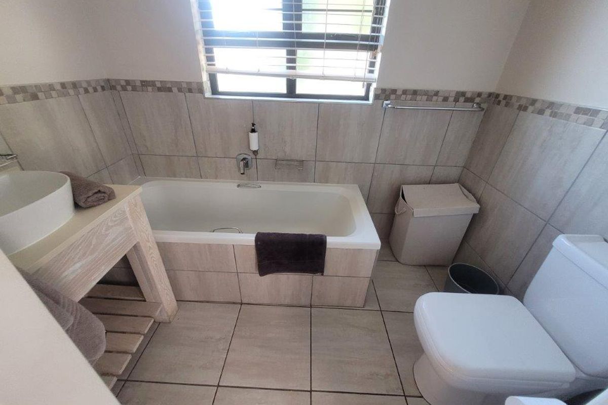 Modern Fully Furnished 2 Bedroom Unit - Photo 5