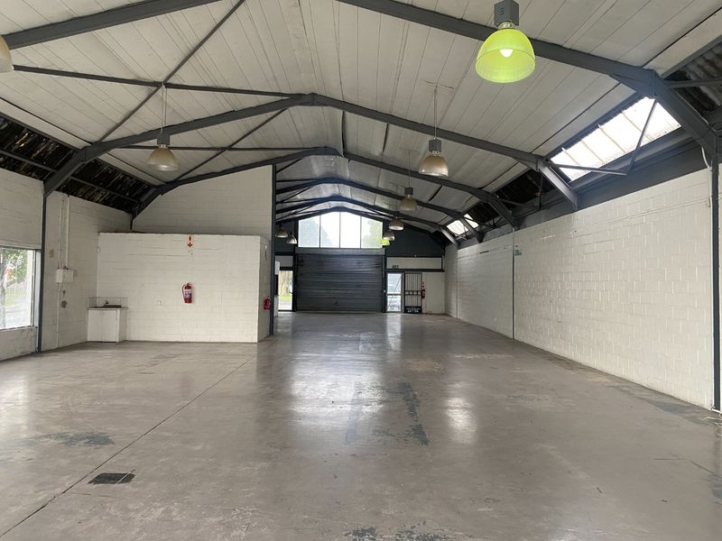 289m2 Industrial Retail Premises to Let  - Photo 1