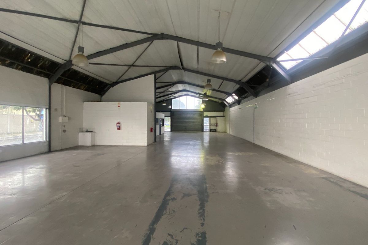 289m2 Industrial Retail Premises to Let  - Photo 3