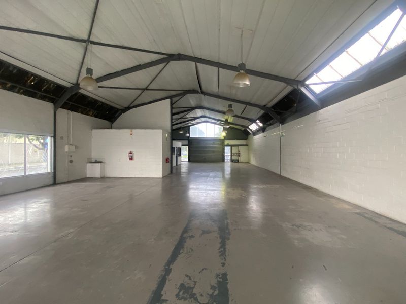 289m2 Industrial Retail Premises to Let  - Photo 3