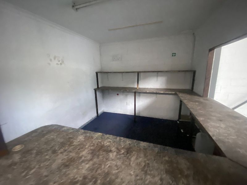 289m2 Industrial Retail Premises to Let  - Photo 10