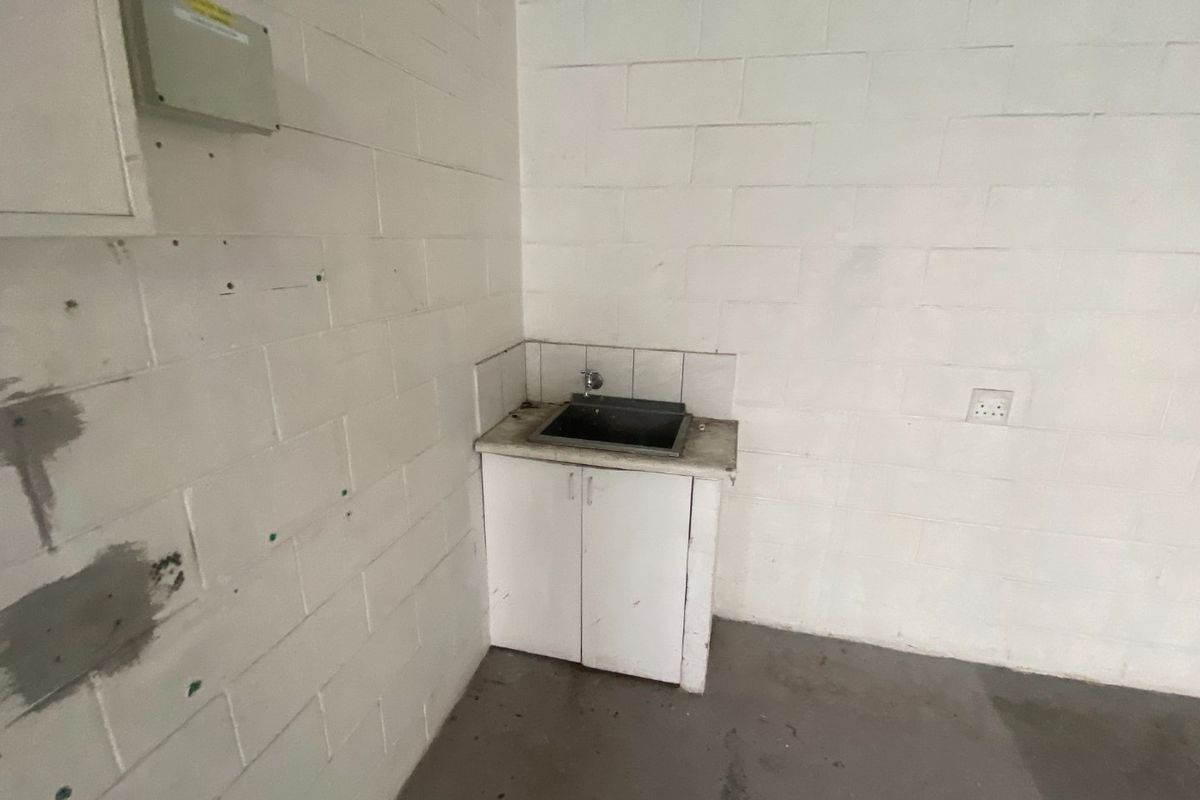 289m2 Industrial Retail Premises to Let  - Photo 4