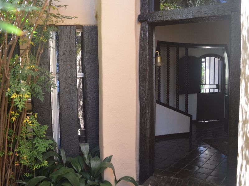 Majestic and alluring, this is a home built for royalty! - Photo 3