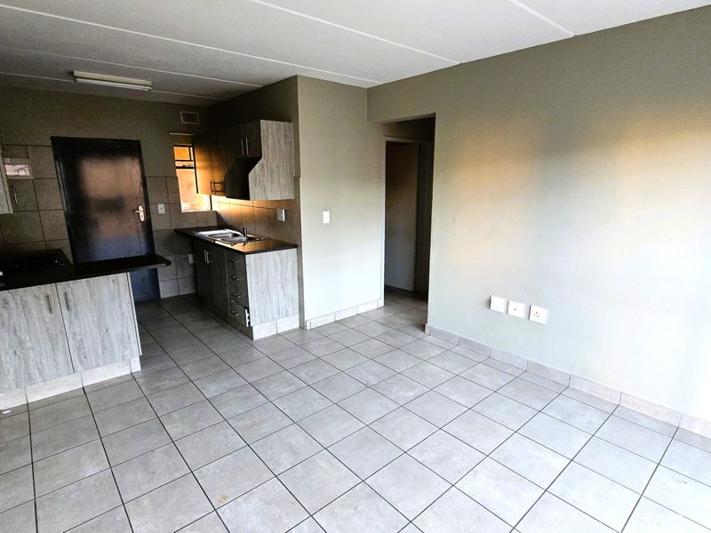 Modern 2 Bedroom Apartment for Sale in Secure Montana Tuine Lifestyle Complex with Pools & Entertainment Areas - Photo 9