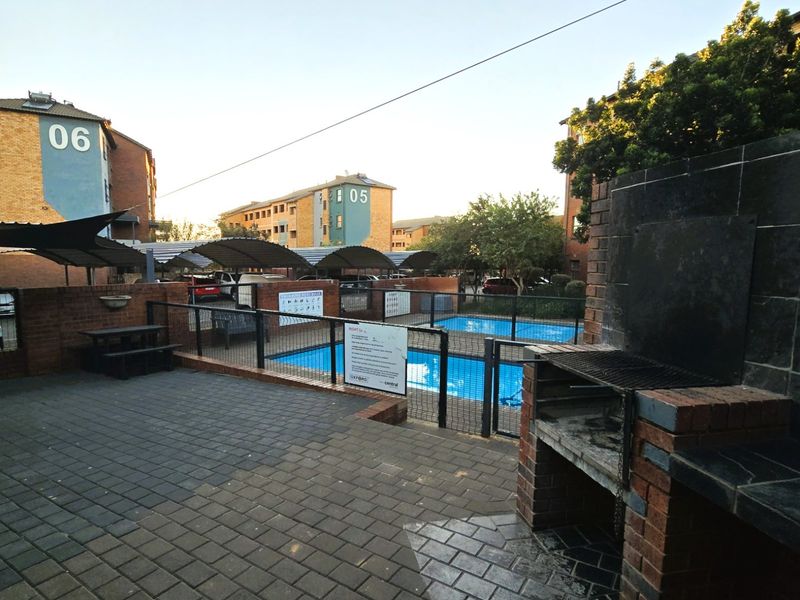 Modern 2 Bedroom Apartment for Sale in Secure Montana Tuine Lifestyle Complex with Pools & Entertainment Areas - Photo 6
