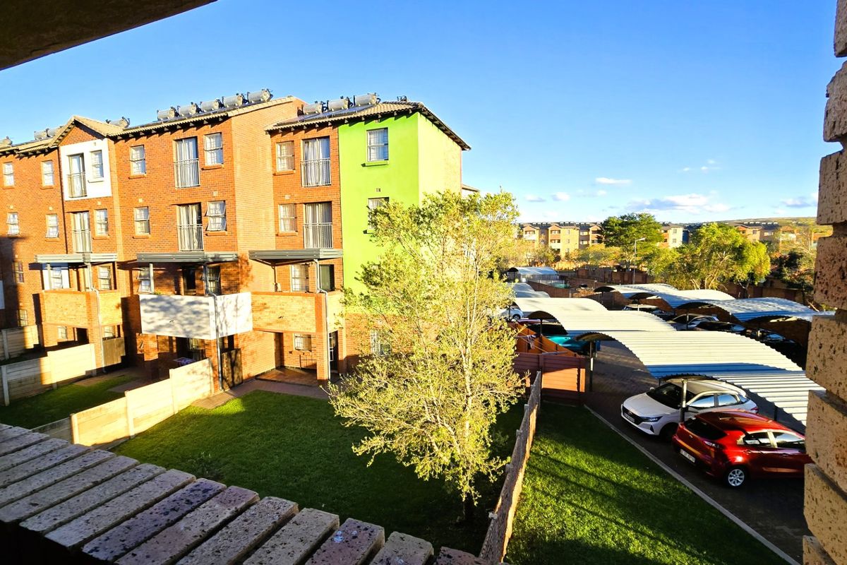 Modern 2 Bedroom Apartment for Sale in Secure Montana Tuine Lifestyle Complex with Pools & Entertainment Areas - Photo 5