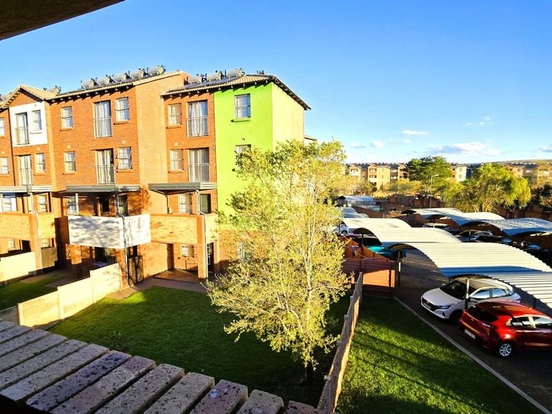 Modern 2 Bedroom Apartment for Sale in Secure Montana Tuine Lifestyle Complex with Pools & Entertainment Areas - Photo 5