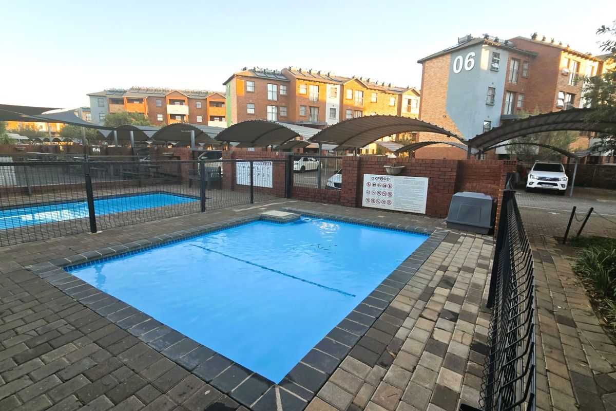 Modern 2 Bedroom Apartment for Sale in Secure Montana Tuine Lifestyle Complex with Pools & Entertainment Areas - Photo 2