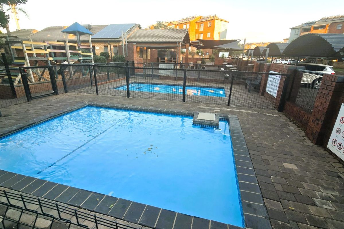 Modern 2 Bedroom Apartment for Sale in Secure Montana Tuine Lifestyle Complex with Pools & Entertainment Areas - Photo 4