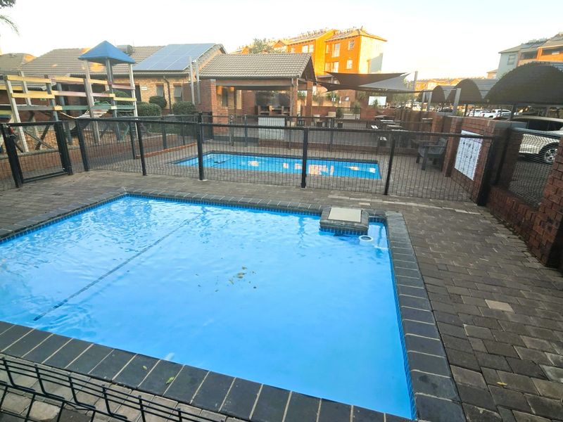 Modern 2 Bedroom Apartment for Sale in Secure Montana Tuine Lifestyle Complex with Pools & Entertainment Areas - Photo 4