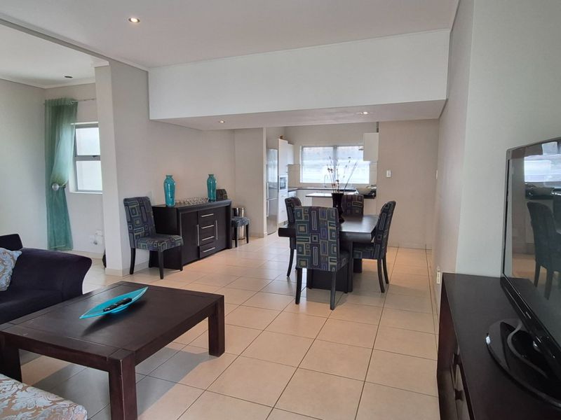 Furnished 2 bed 2 bath apartment to let in Morningside, Sandton - Photo 3